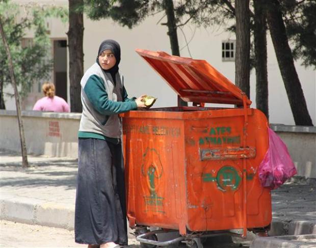 "Çöpten yiyen Suriyeli kadın" yalan çıktı