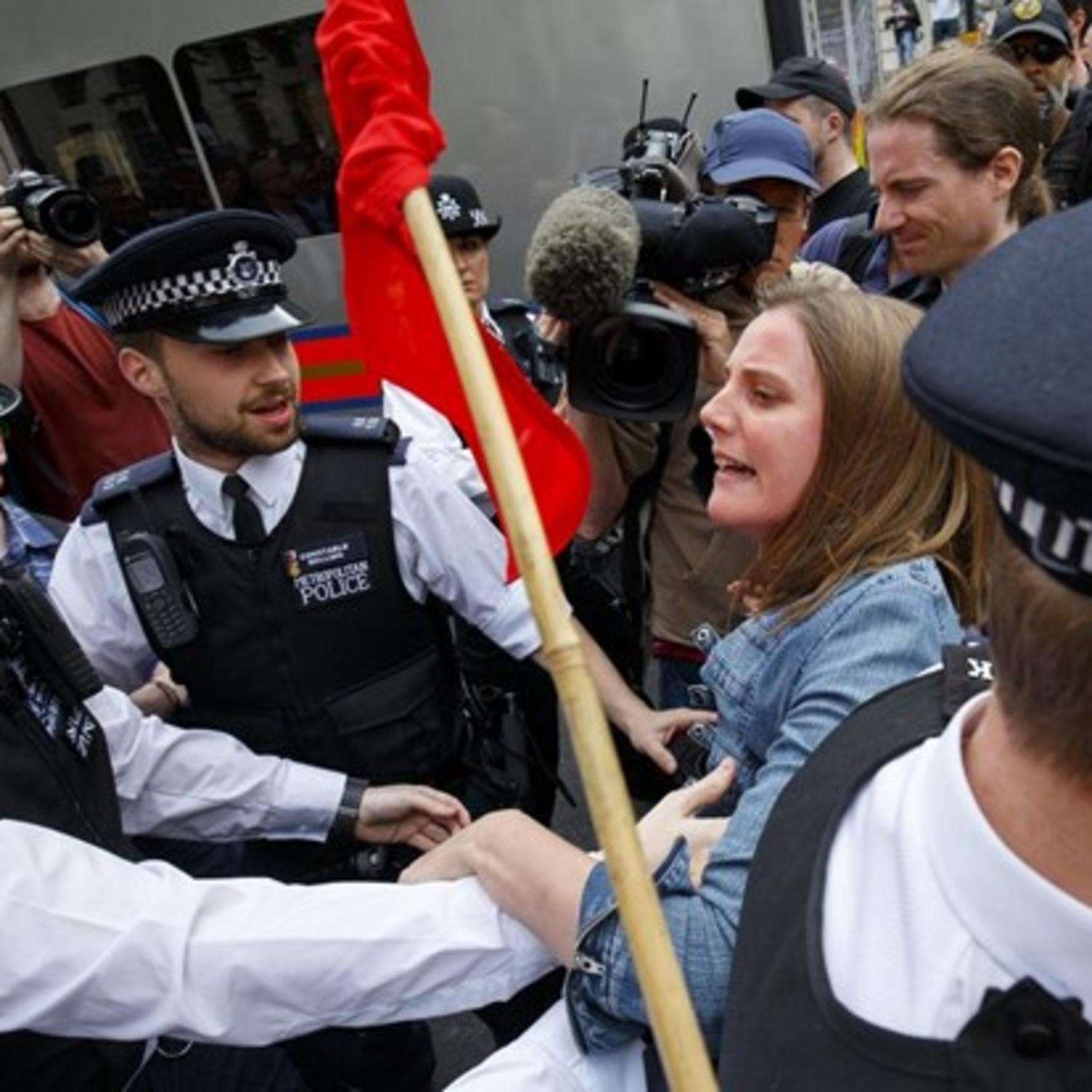 İngiltere'de hükümet protesto edildi
