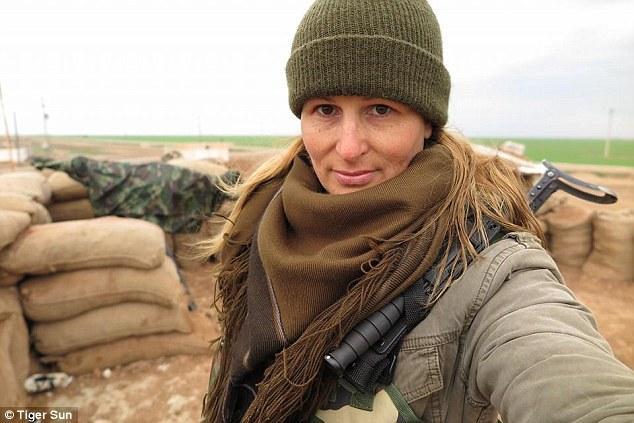 Kanadalı model IŞİD'e karşı savaşmak için Suriye'ye gitti