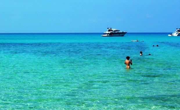 Çıplaklar kampında şoke eden görüntü!