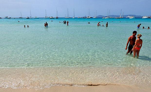 Çıplaklar kampında şoke eden görüntü!