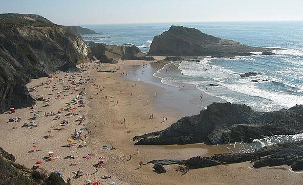 Çıplaklar kampında şoke eden görüntü!