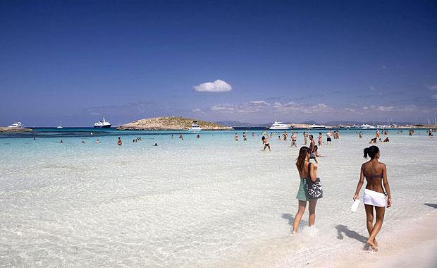 Çıplaklar kampında şoke eden görüntü!