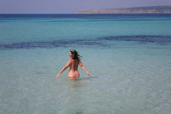 Çıplaklar kampında şoke eden görüntü!