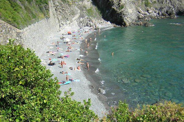 Çıplaklar kampında şoke eden görüntü!