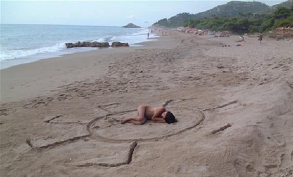 Çıplaklar kampında şoke eden görüntü!