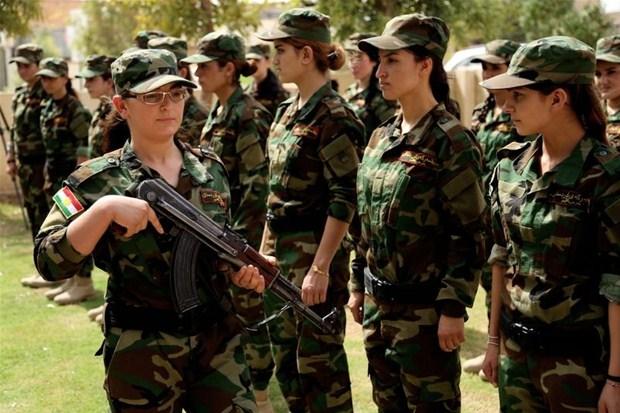 Ezidi kadınlar IŞİD'e karşı silahlandı