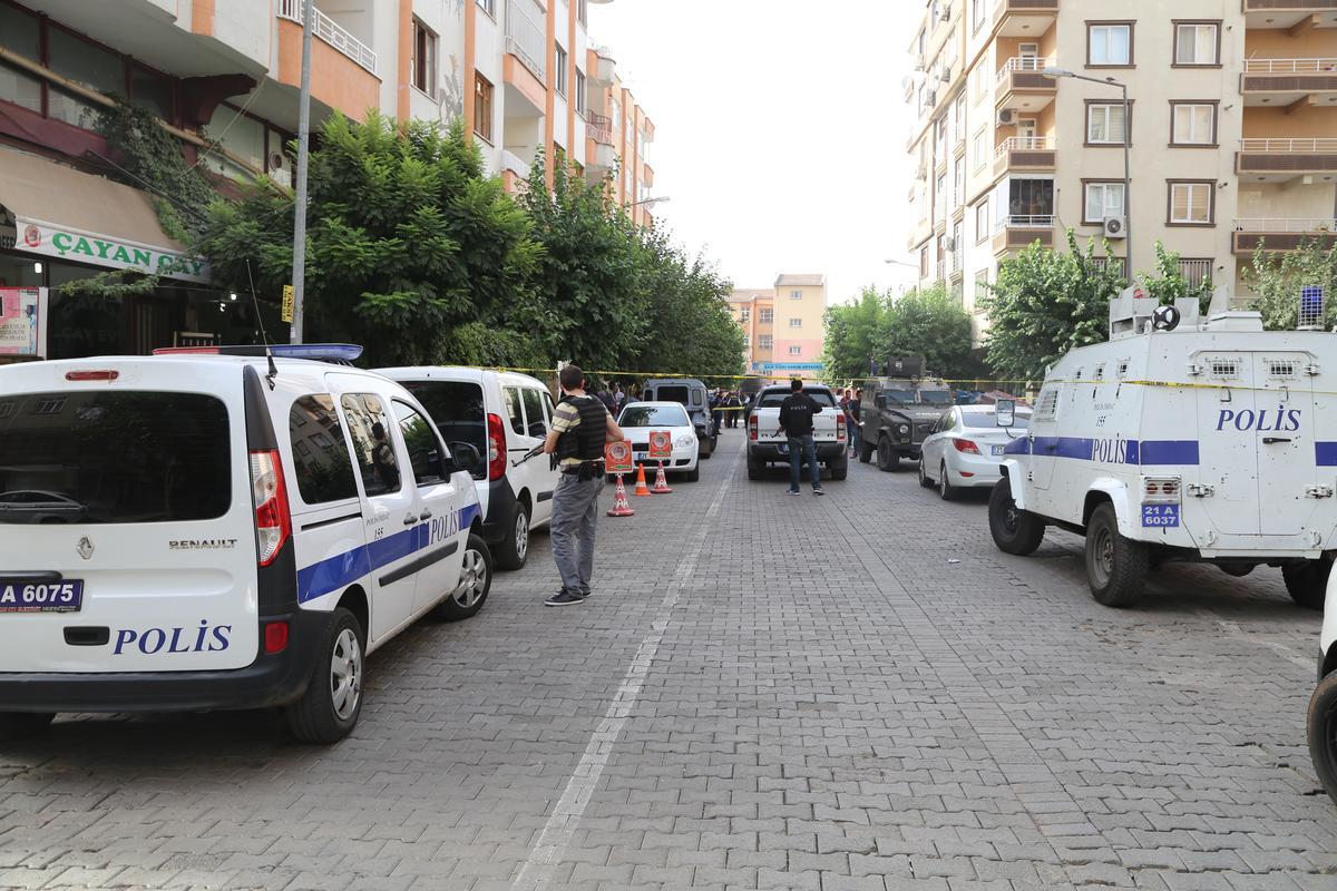 Diyarbakır’da çorbacı tarandı: 1 vatandaş öldü, 3 polis yaralı