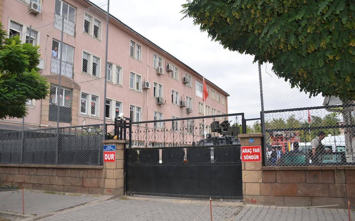 Bitlis'te kaymakamın makam aracına patlayıcı yerleştirildi