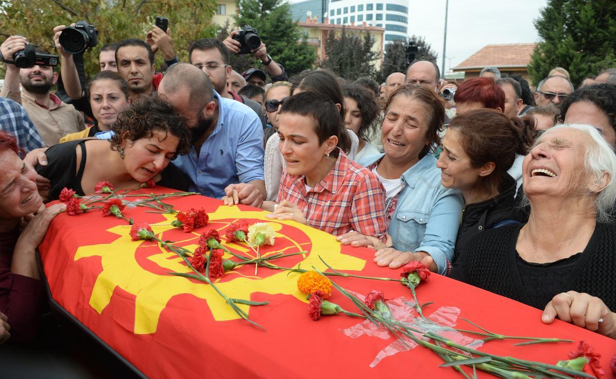 Ankara'da terör saldırısında ölenler toprağa veriliyor