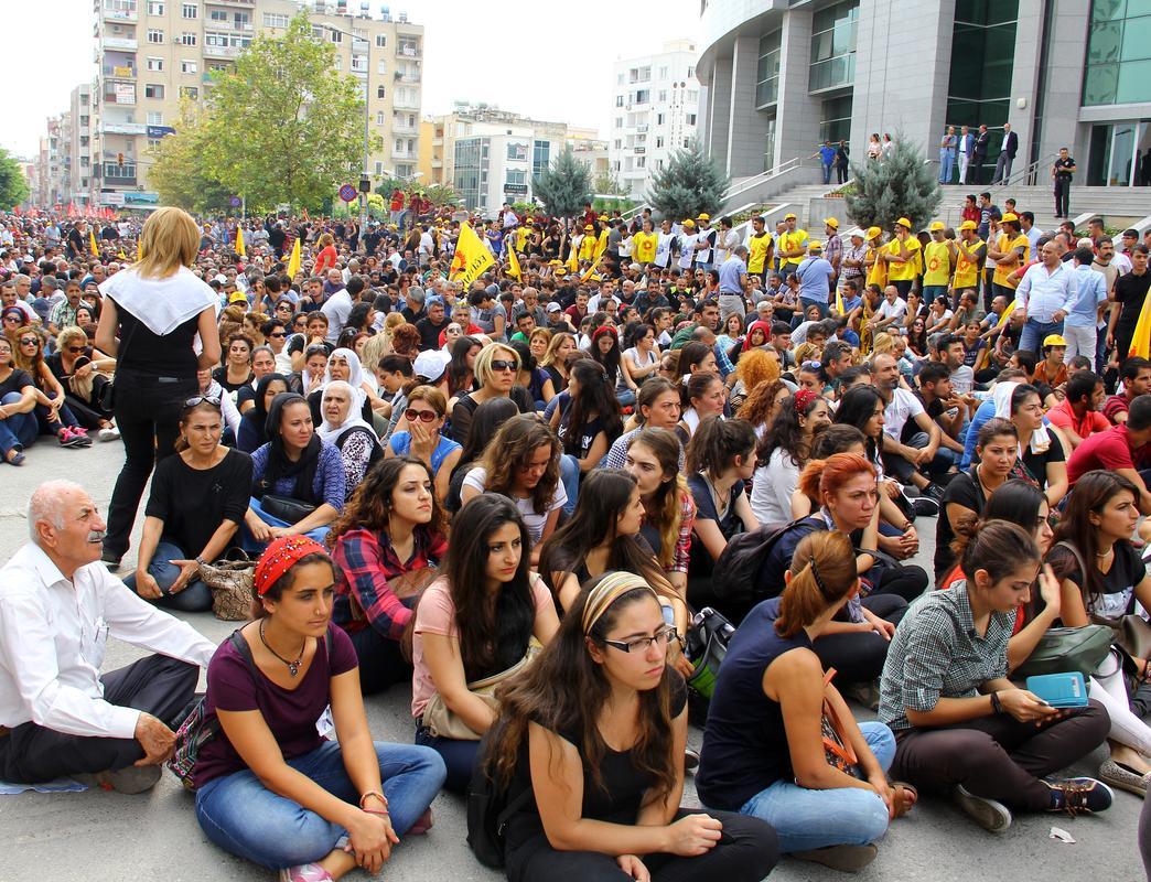 Ankara'daki terör saldırısına tepkiler sürüyor