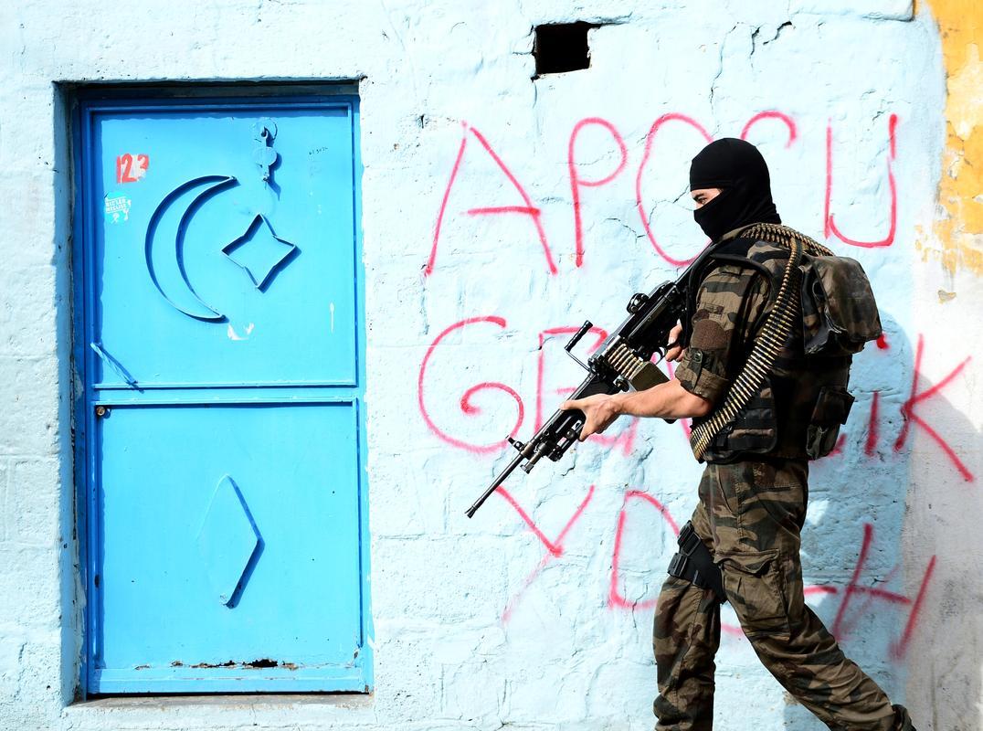 Diyarbakır'da terör örgütüne yönelik operasyon