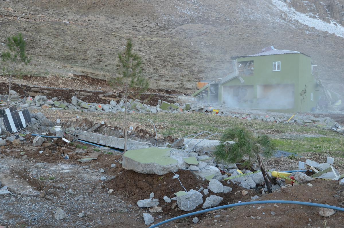 Asker, PKK'nın 'mahkemesini' yıktı