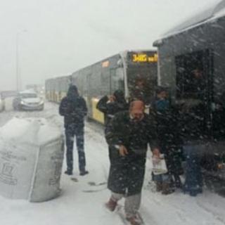 Merter'de metrobüs kazası