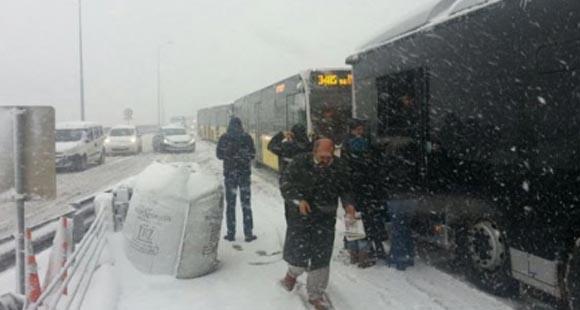 Merter'de metrobüs kazası