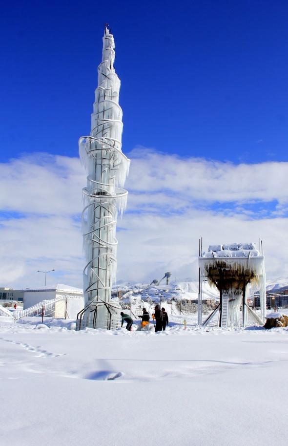 Erzurum'da Sibirya'yı aratmayan görüntü