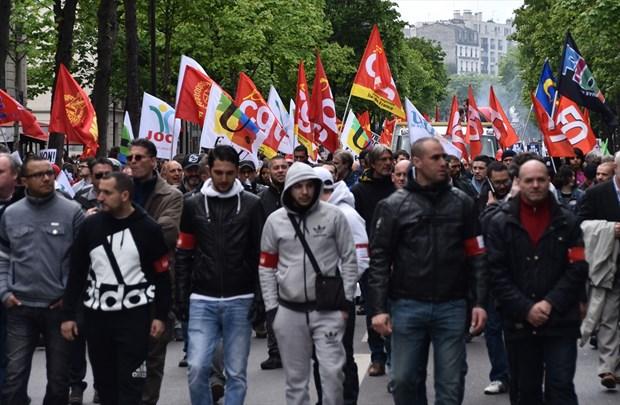 Fransa'daki çalışma yasası protesto edildi