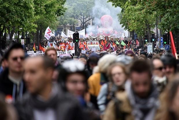 Fransa'daki çalışma yasası protesto edildi
