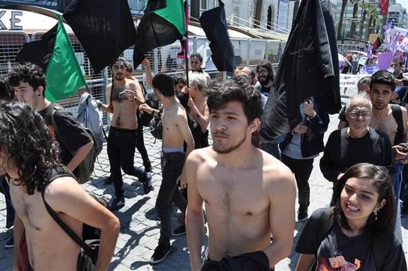 İzmir'deki çıplak eylemcilere kötü haber