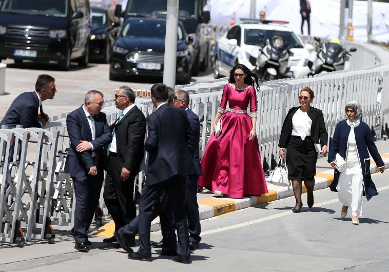 Sümeyye Erdoğan ve Selçuk Bayraktar'ın düğününden ilk kareler
