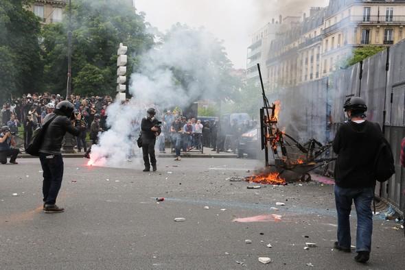 Fransa'da protestolar dinmiyor!