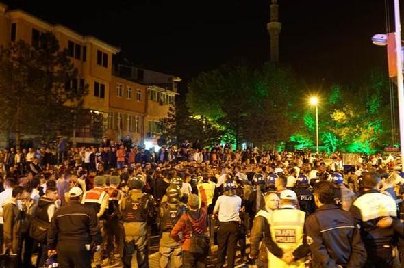 'Türk bayrağı yakıldı' iddiası