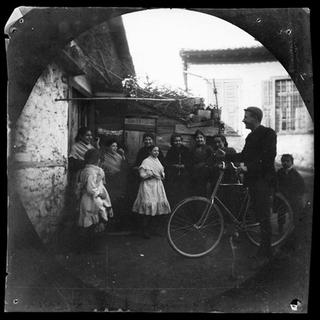 1891'de bisikletle dünya turu yapıp Türkiye'ye de uğradılar