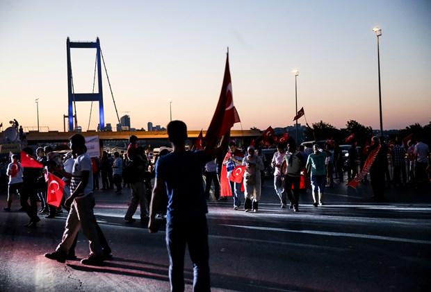 Boğaziçi Köprüsü'nde demokrasi yürüyüşü