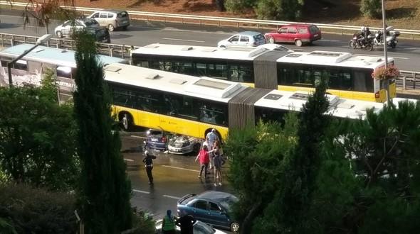 Acıbadem'deki metrobüs kazasından ilk görüntüler