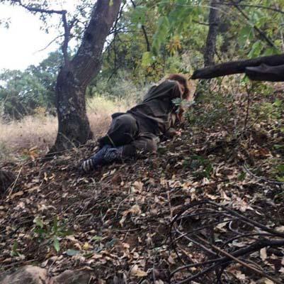 Yaralı PKK'lı kadına 'el uzatan' asker