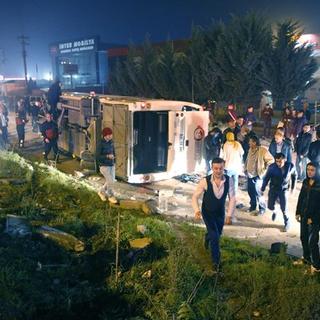 Düzce'de yolcu otobüsü devrildi, 9 kişi yaralandı