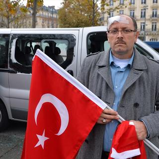 Fransa'da PKK'lı grup, mitinge katılanlara saldırdı