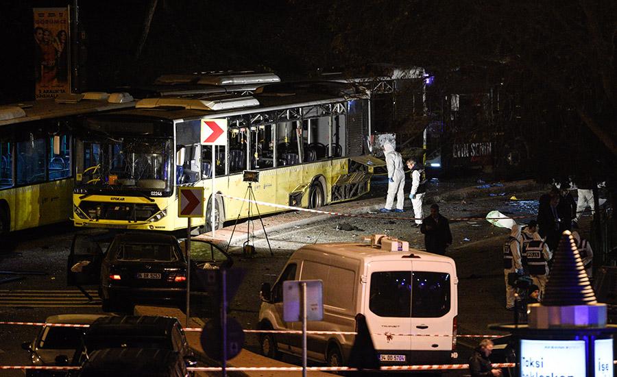 Beşiktaş'taki terör saldırısından dehşete düşüren kareler