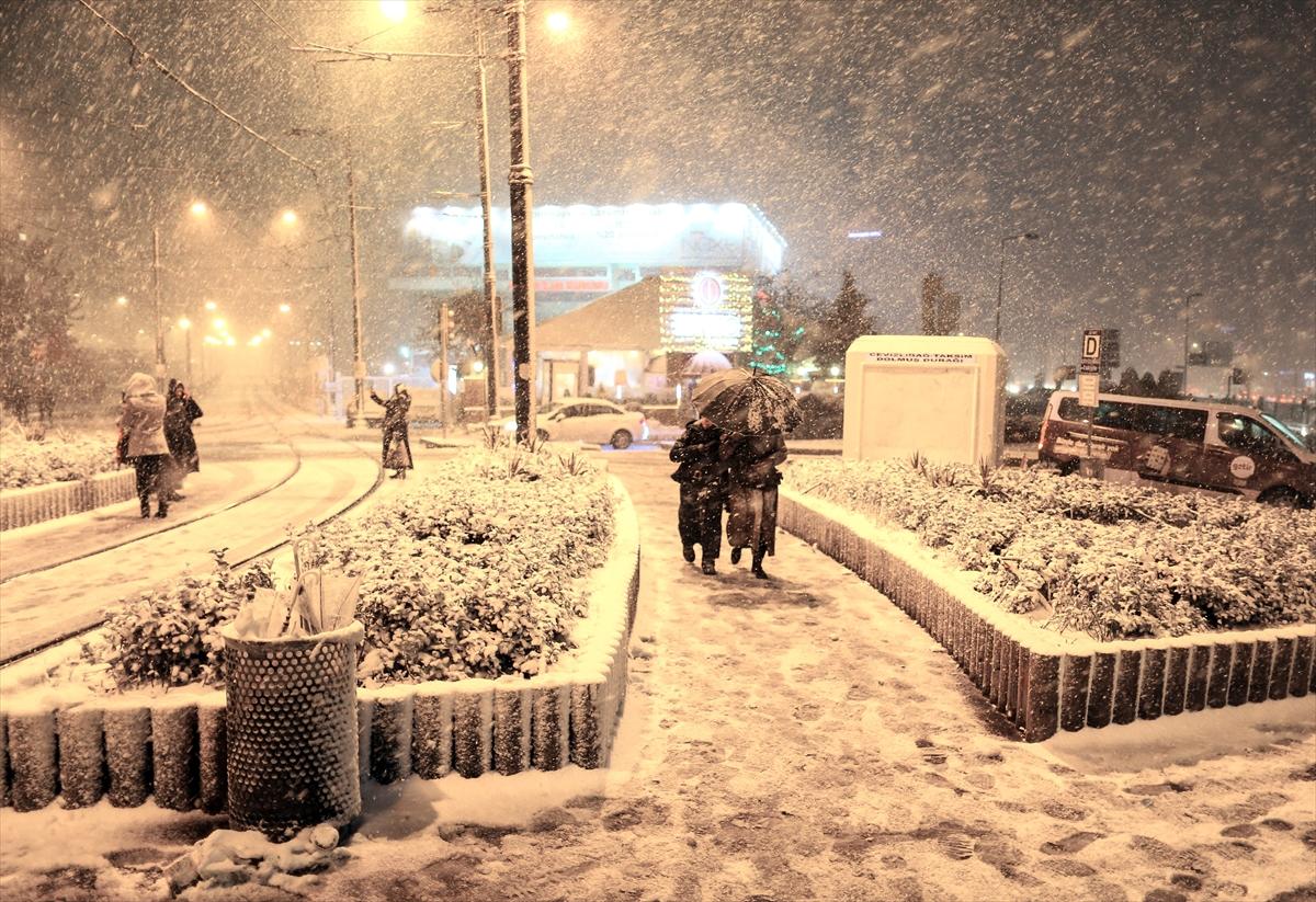 İstanbul beyaza büründü. İşte ilk fotoğraflar