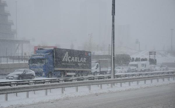 İstanbul'dan akıl almaz kar görüntüleri