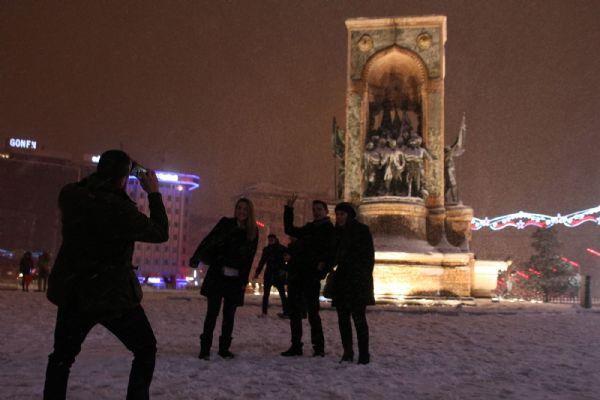 İstanbul'dan akıl almaz kar görüntüleri