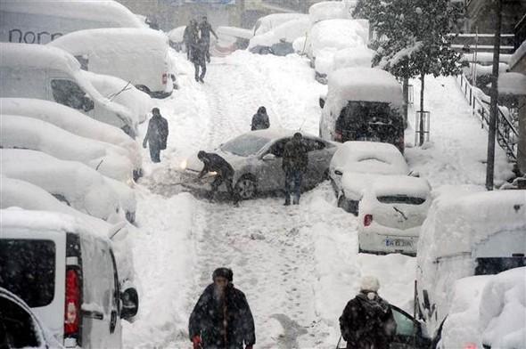 İstanbul'da kar kalınlığı 122 cm'ye ulaştı