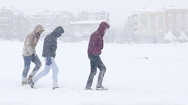 İstanbul'da kar kalınlığı 122 cm'ye ulaştı