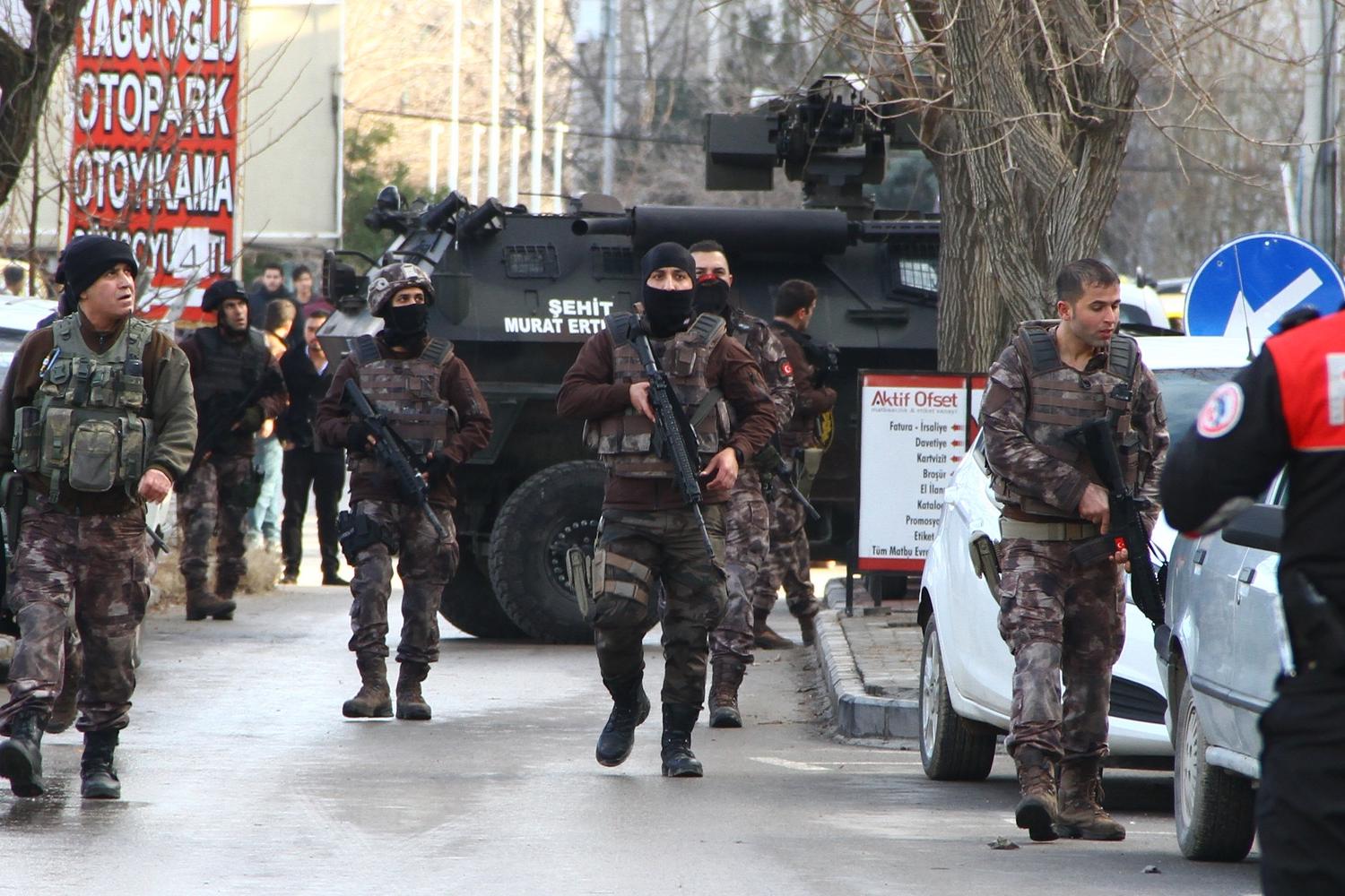 Gaziantep Emniyet Müdürlüğü önünde silahlı çatışma