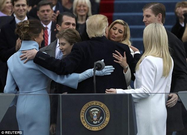 Melania Trump, törende büyüledi