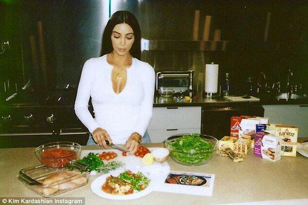 Kim Kardashian mutfağa girdi