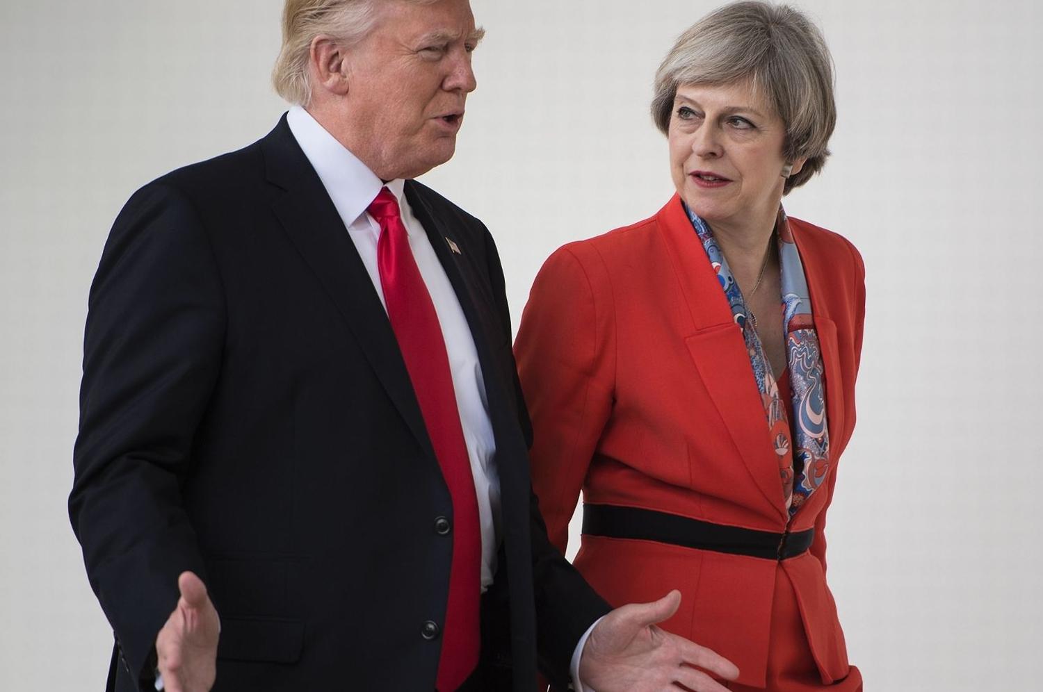 Dünya basını Donald Trump ve Theresa May'in aşkını konuşuyor: Elele pozlar!