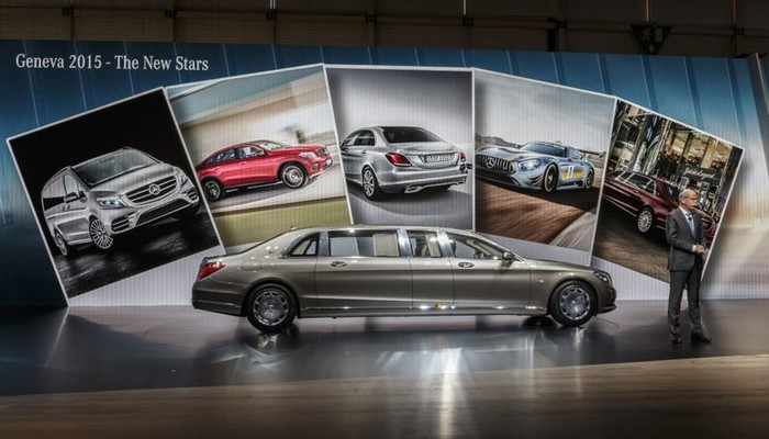 Mercedes standında yok yok…