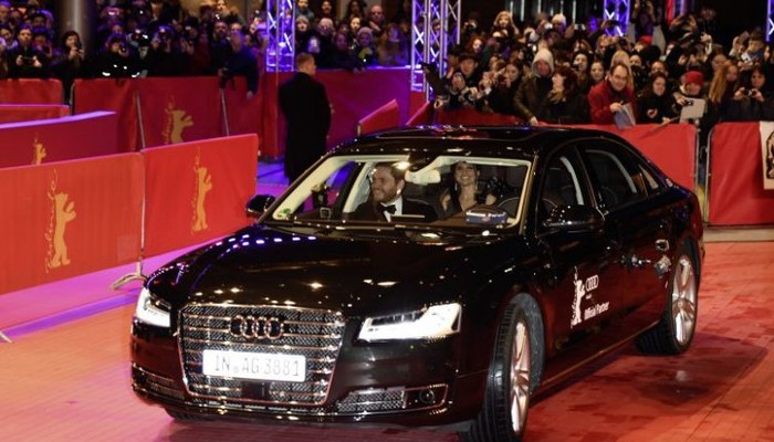 Sürücüsüz Audi, kırmızı halıda
