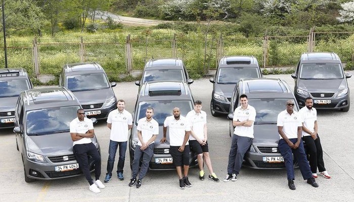 Seat Alhambra’ya basketçiler sığar mı?