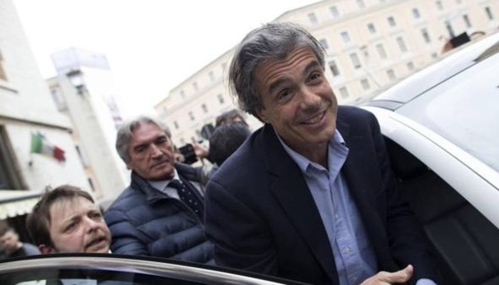 Ferrarisini halktan sakladı