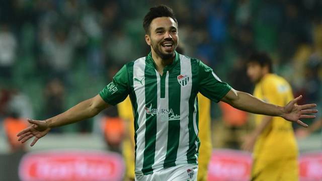 Fenerbahçe, Volkan Şen'i resmen açıkladı! 3 yıllık imza...
