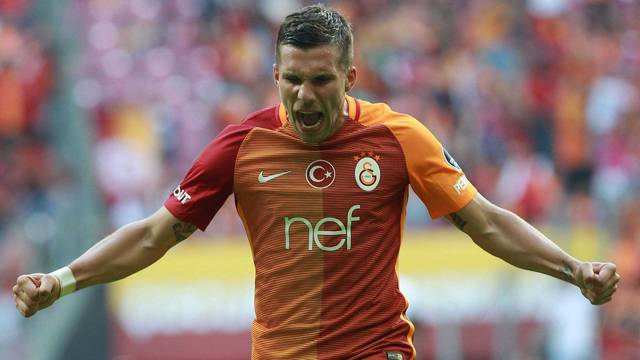 Nazifoğlu: Podolski, Çin'e gidecek