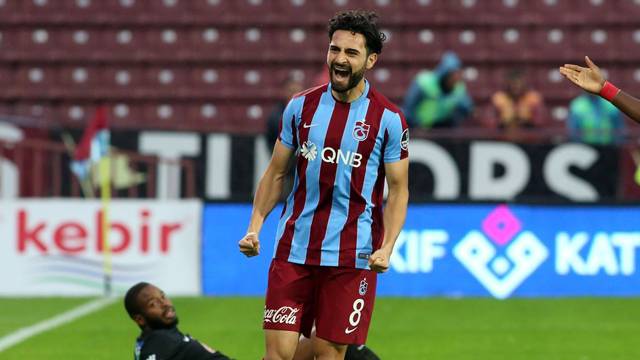 Trabzonsporlu yönetici açıkladı! 'Mehmet Ekici, Beşiktaş'la görüşüyor'