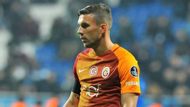 Çin ekibi Podolski kararını iletti